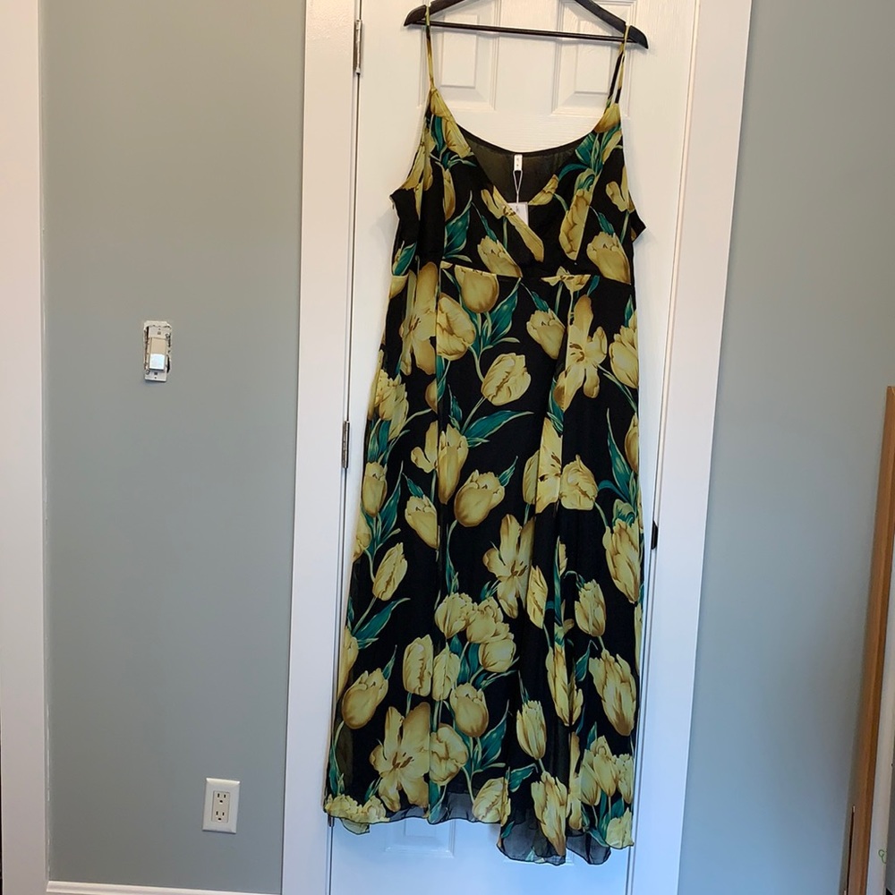 Rosegal gown black with yellow tulips